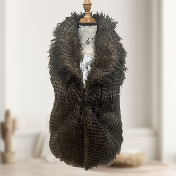 Jack by BB Dakota | Taupe Faux Fur Vest I Size: XSmall - Picture 3 of 9